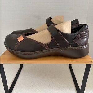 Naot Dark Brown Leather Mary Jane Velcro Strap Flats Sz. 42 (11) Made in Israel